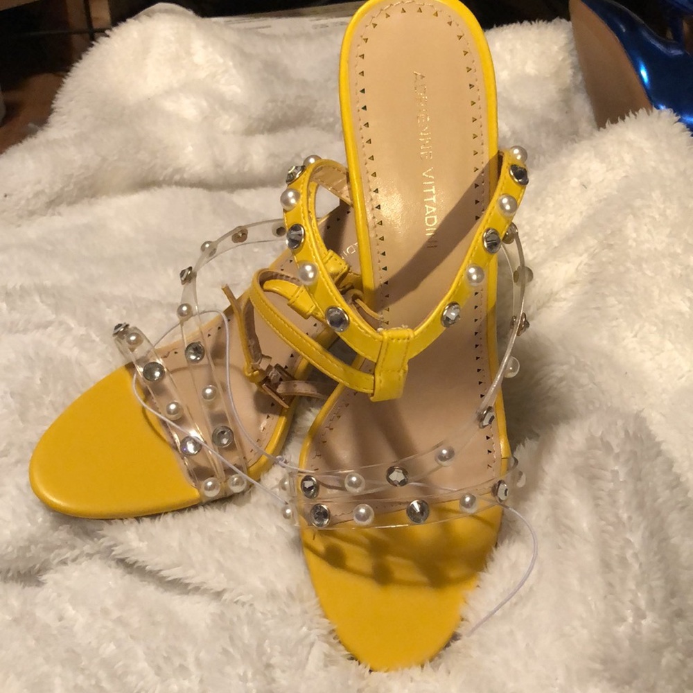 Adrienne Vittadini yellow high heel clear beaded strap scandal open toe size 9
